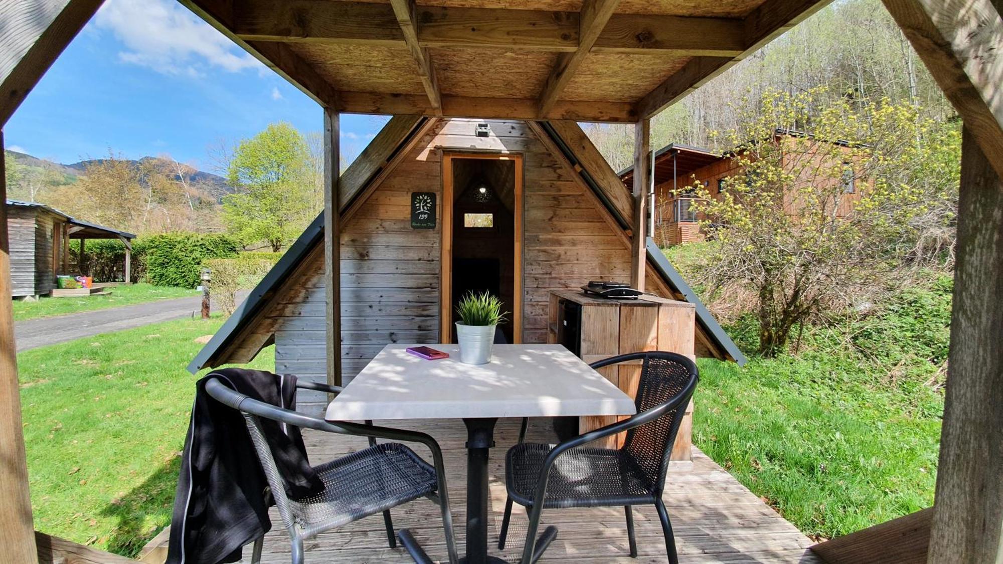 Camping Les Vernieres La Bourboule Sancy Exterior photo